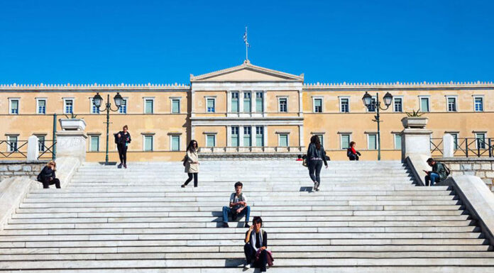 Το μεγάλο «ροντέο» στην Κεντροαριστερά: Η μάχη Τσίπρα–ΠΑΣΟΚ, οι μετακινήσεις ψηφοφόρων