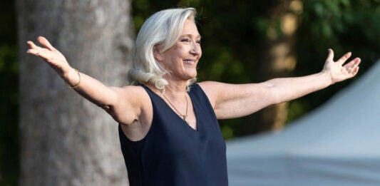Πώς το «κύμα» οργής στη Γαλλία αποτελεί «δώρο» για την Μαρίν Λεπέν – Το αδιέξοδο Μελανσόν… Του Στέλιου Μπιτσώρη